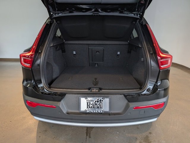 New 2025 Volvo XC40 B5 Ultra w/ Climate Package image 5