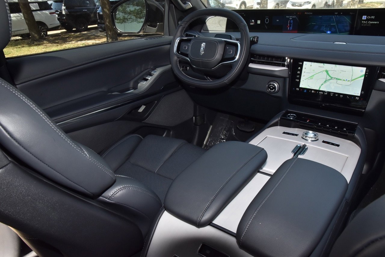 New 2025 Lincoln Navigator L Reserve w/ Jet Appearance Package image 23