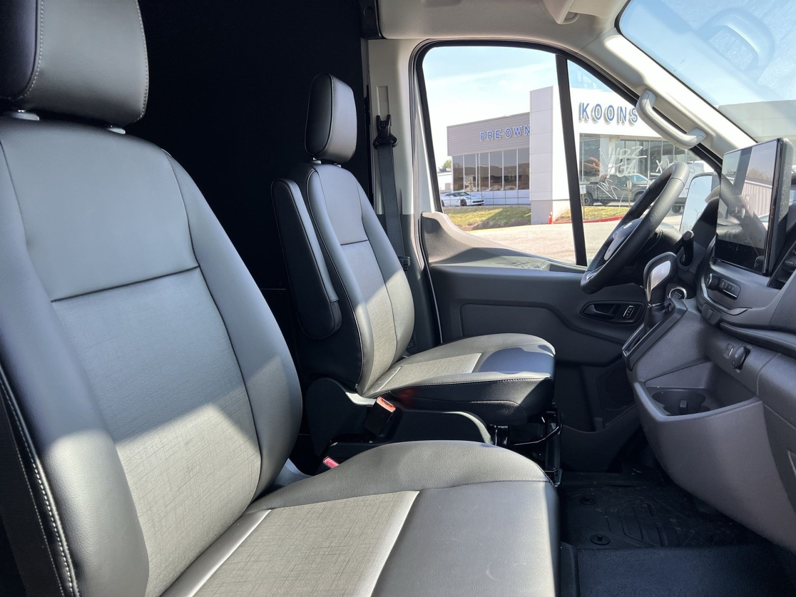 New 2026 Ford Transit 250 148 Medium Roof w/ Load Area Protection Package RWD image 25