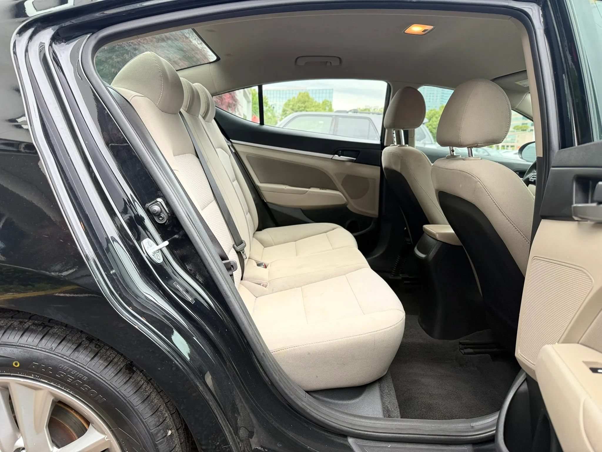 Used 2019 Hyundai Elantra SEL FWD image 28