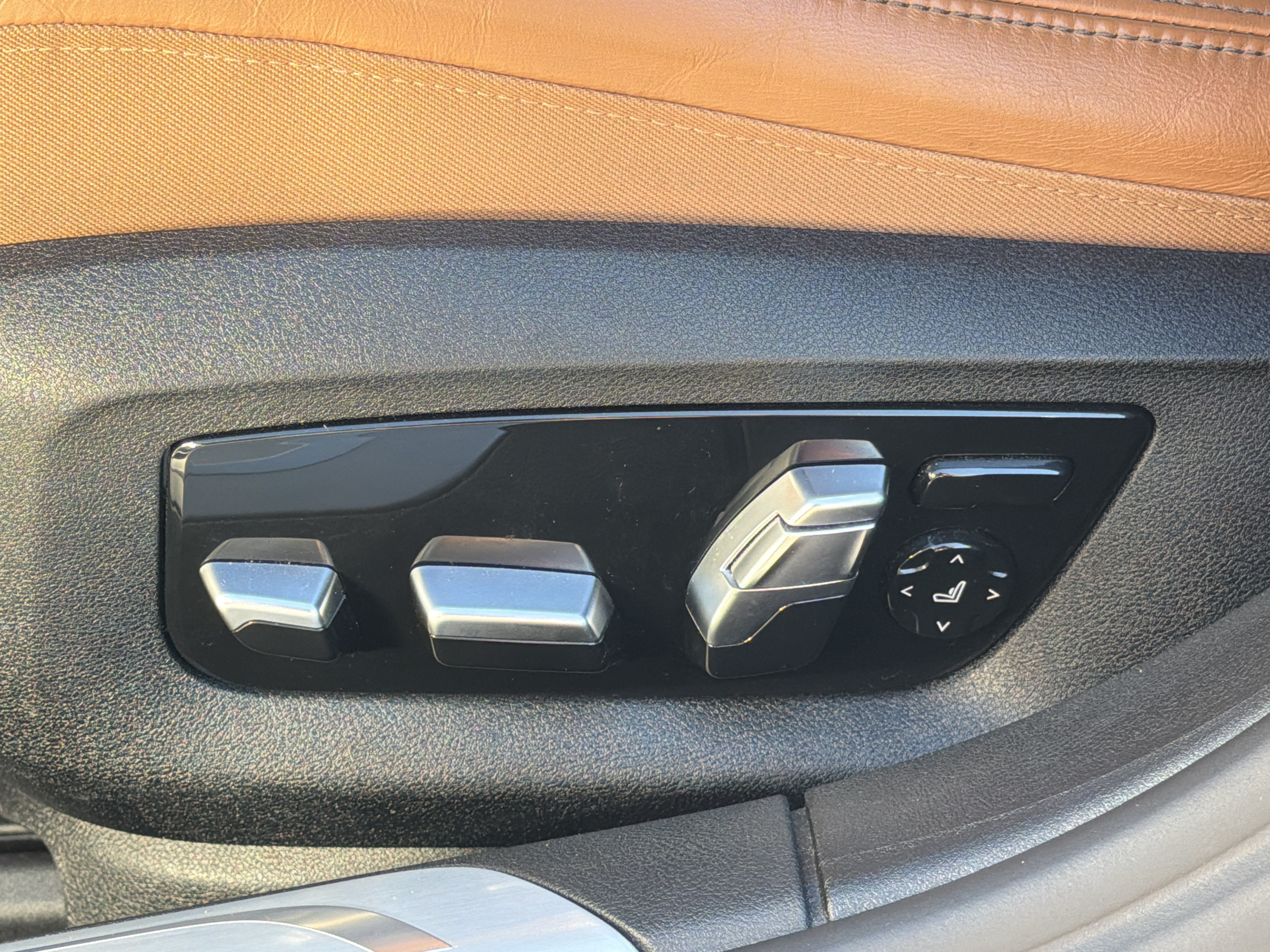 Used 2021 BMW 740i w/ Luxury Rear Seating Package RWD image 18