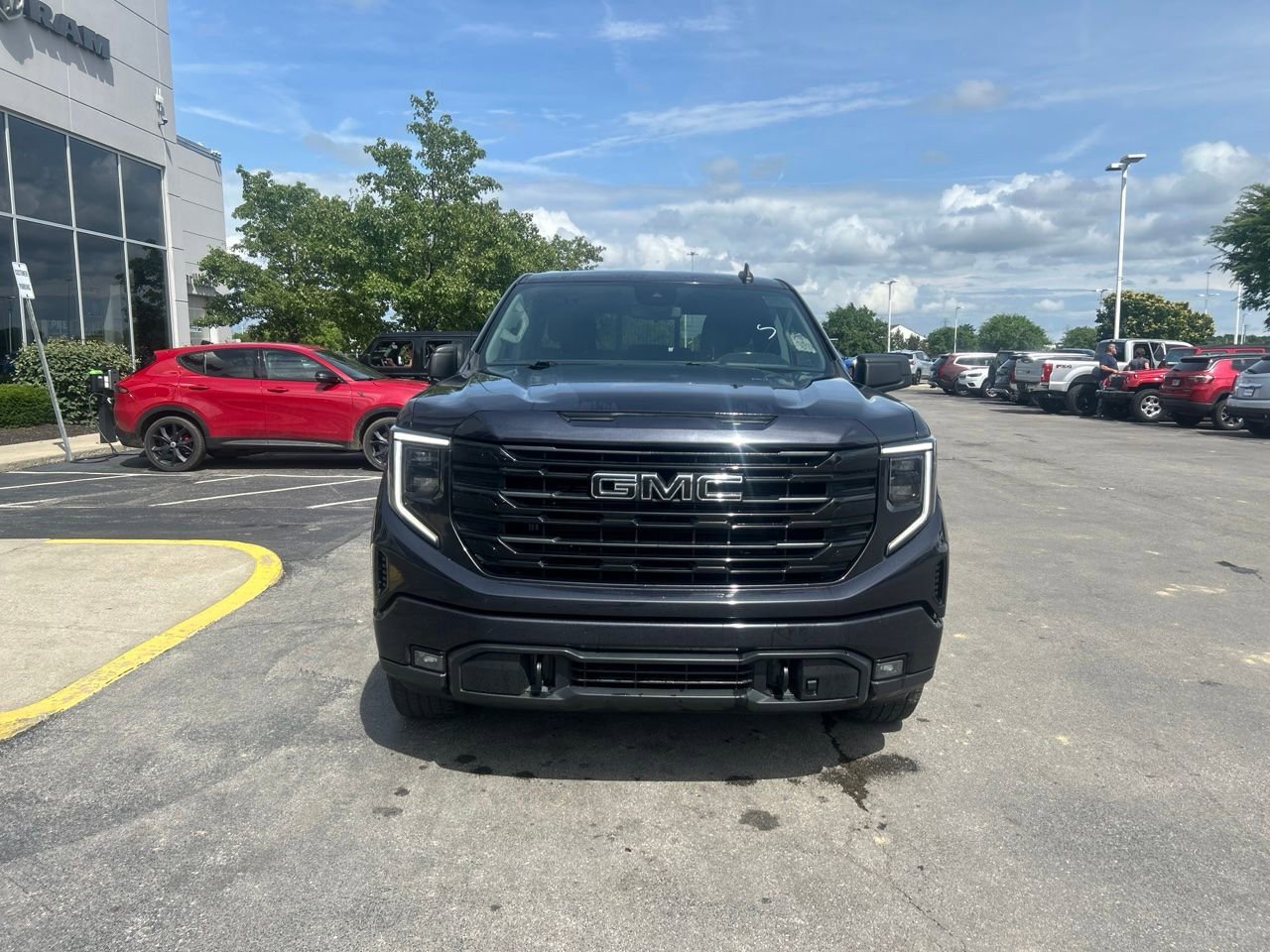 Used 2022 GMC Sierra 1500 Elevation w/ Preferred Package AWD/4WD image 8
