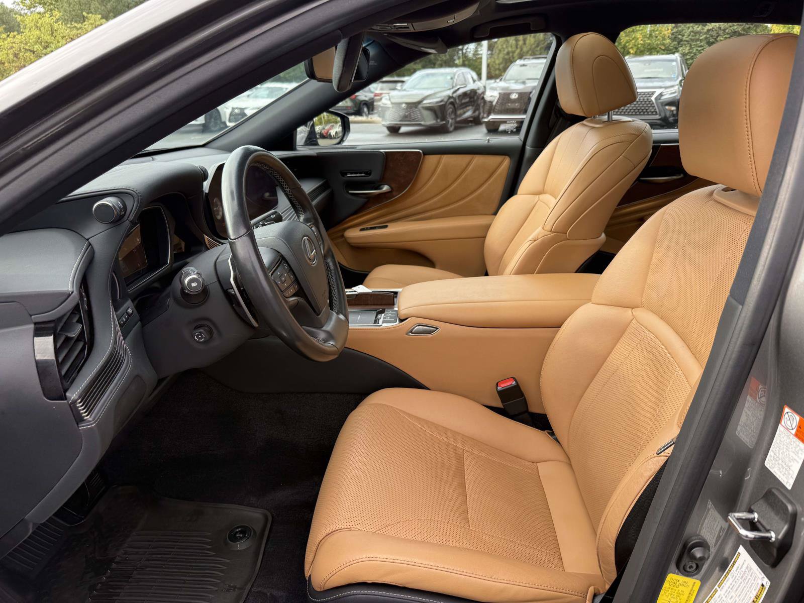 Used 2022 Lexus LS 500 AWD w/ Accessory Package (Z1) image 13