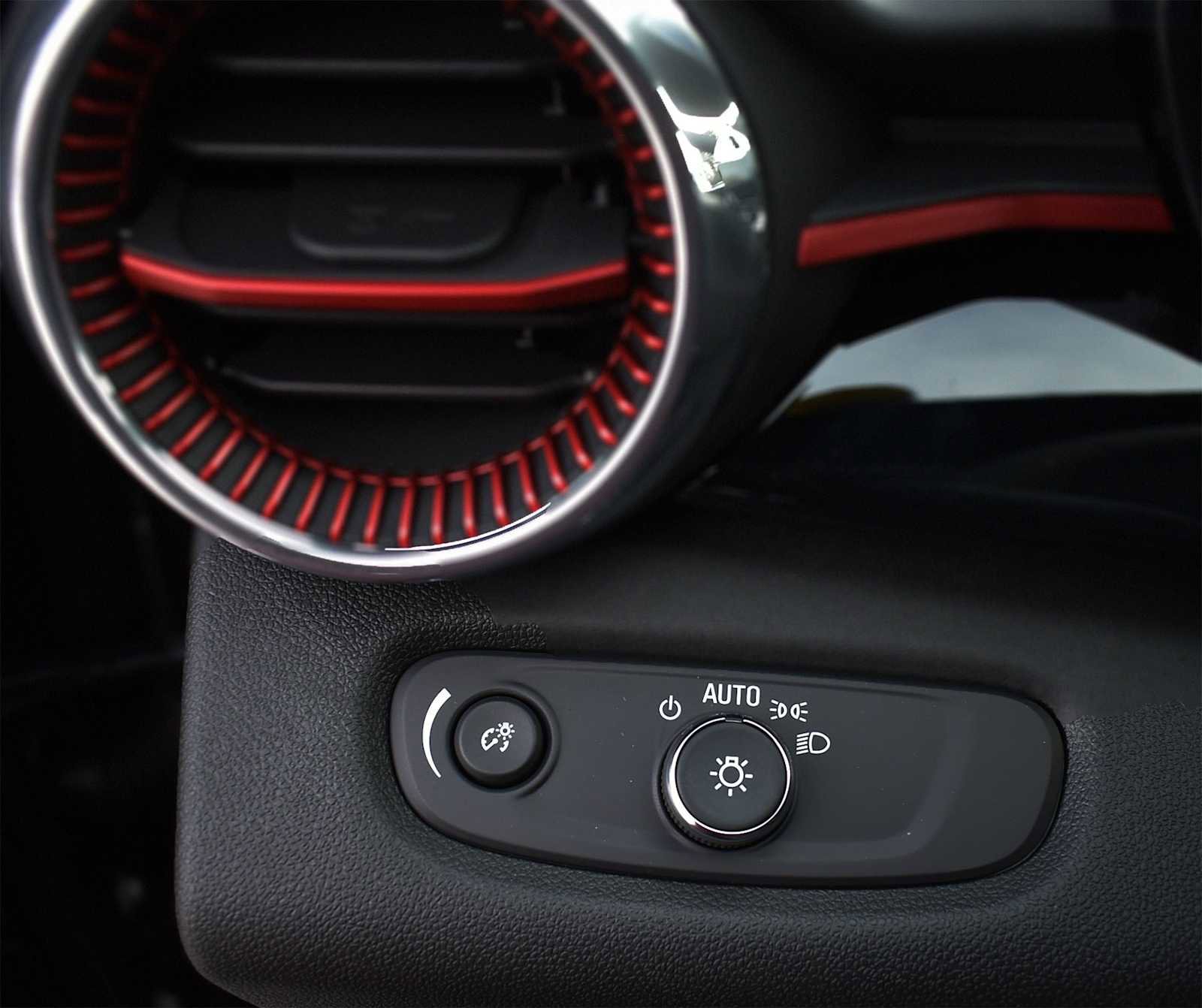 New 2026 Chevrolet Trax RS w/ Sunroof Package image 24