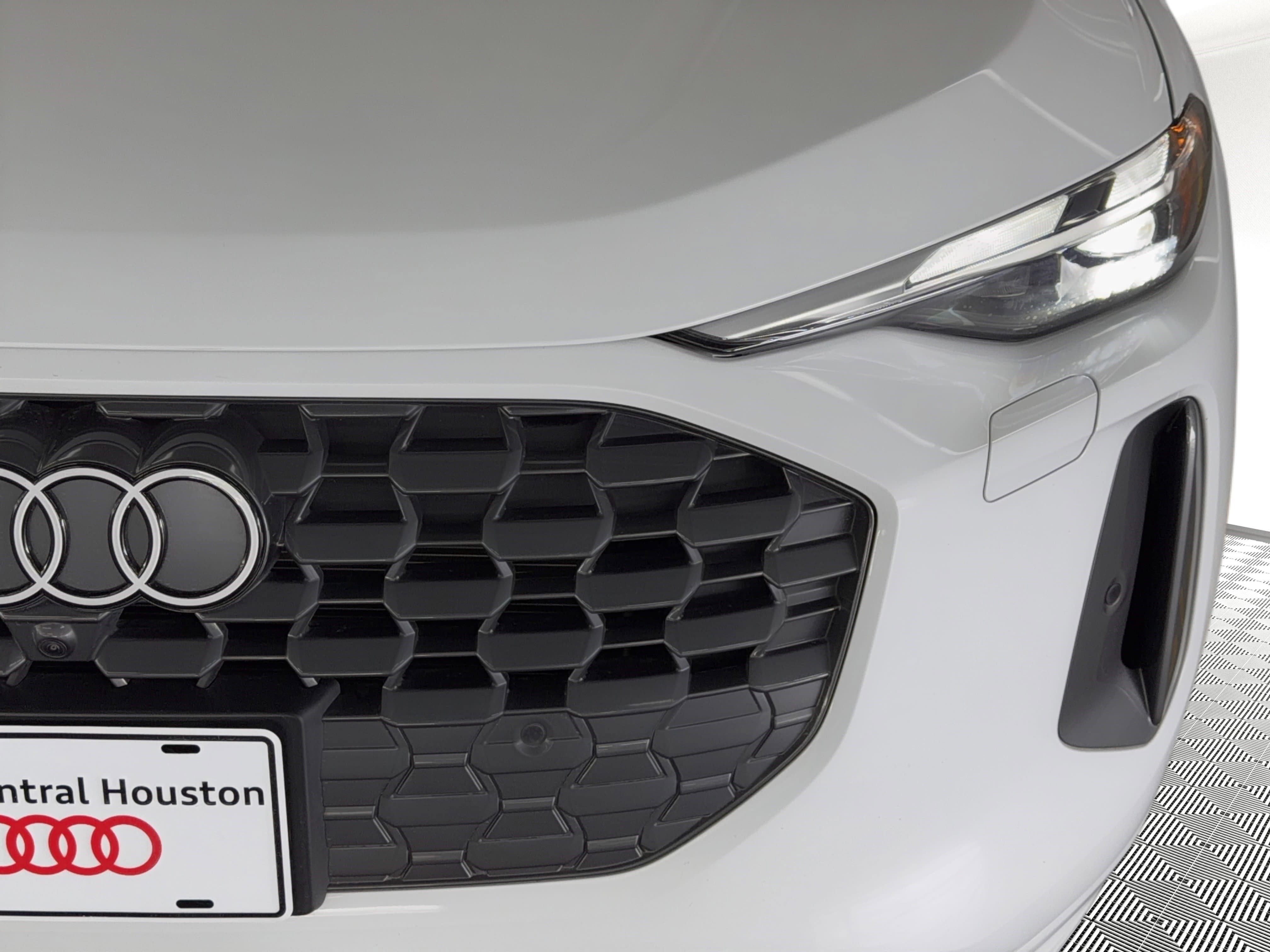 Certified 2025 Audi Q5 Premium w/ Convenience Package image 11