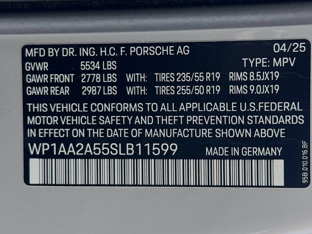 Used 2025 Porsche Macan AWD/4WD image 34