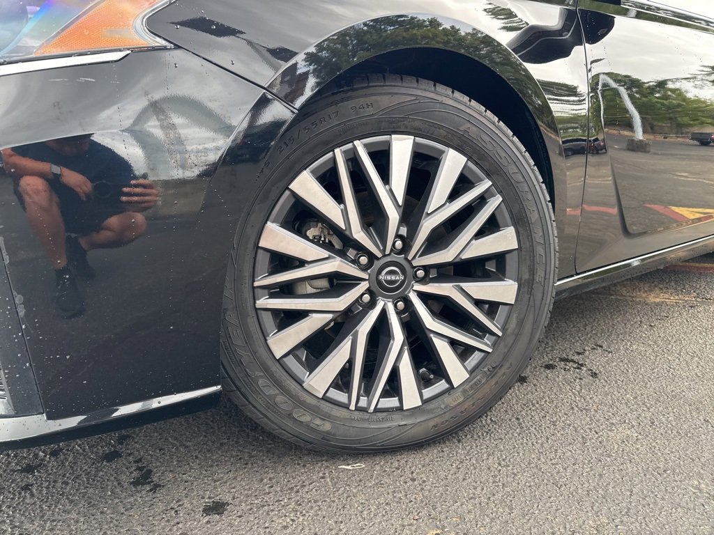 Used 2023 Nissan Altima 2.5 SV image 2