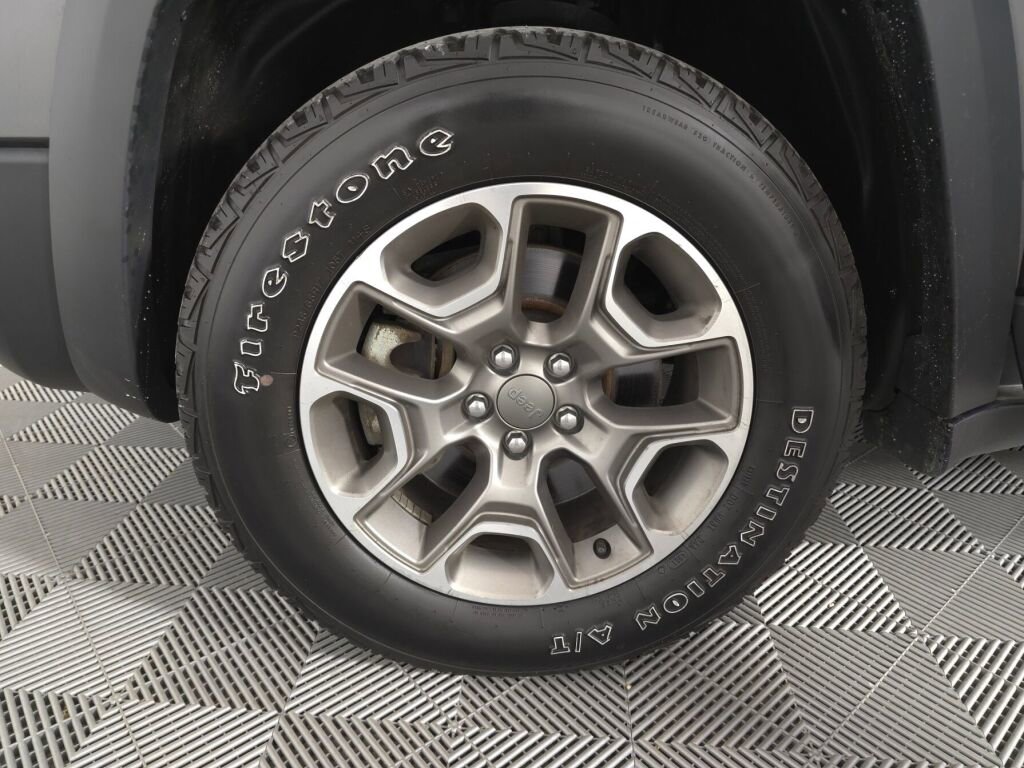 Used 2022 Jeep Cherokee Trailhawk w/ Premium Leather Package image 33