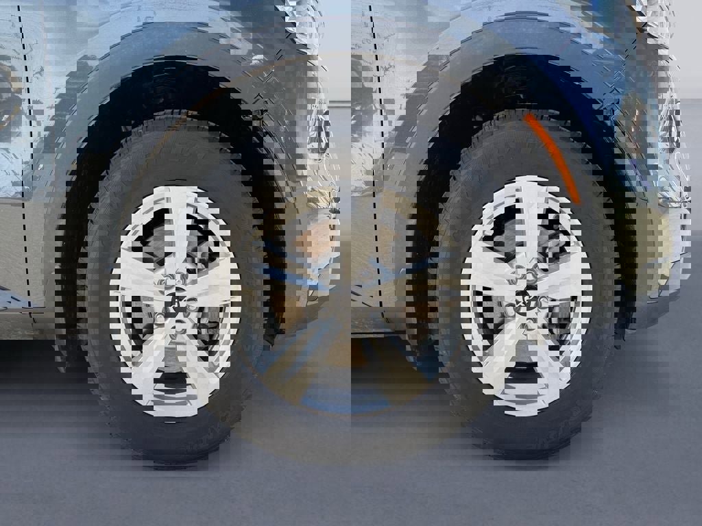 Used 2023 Kia Sorento LX image 9