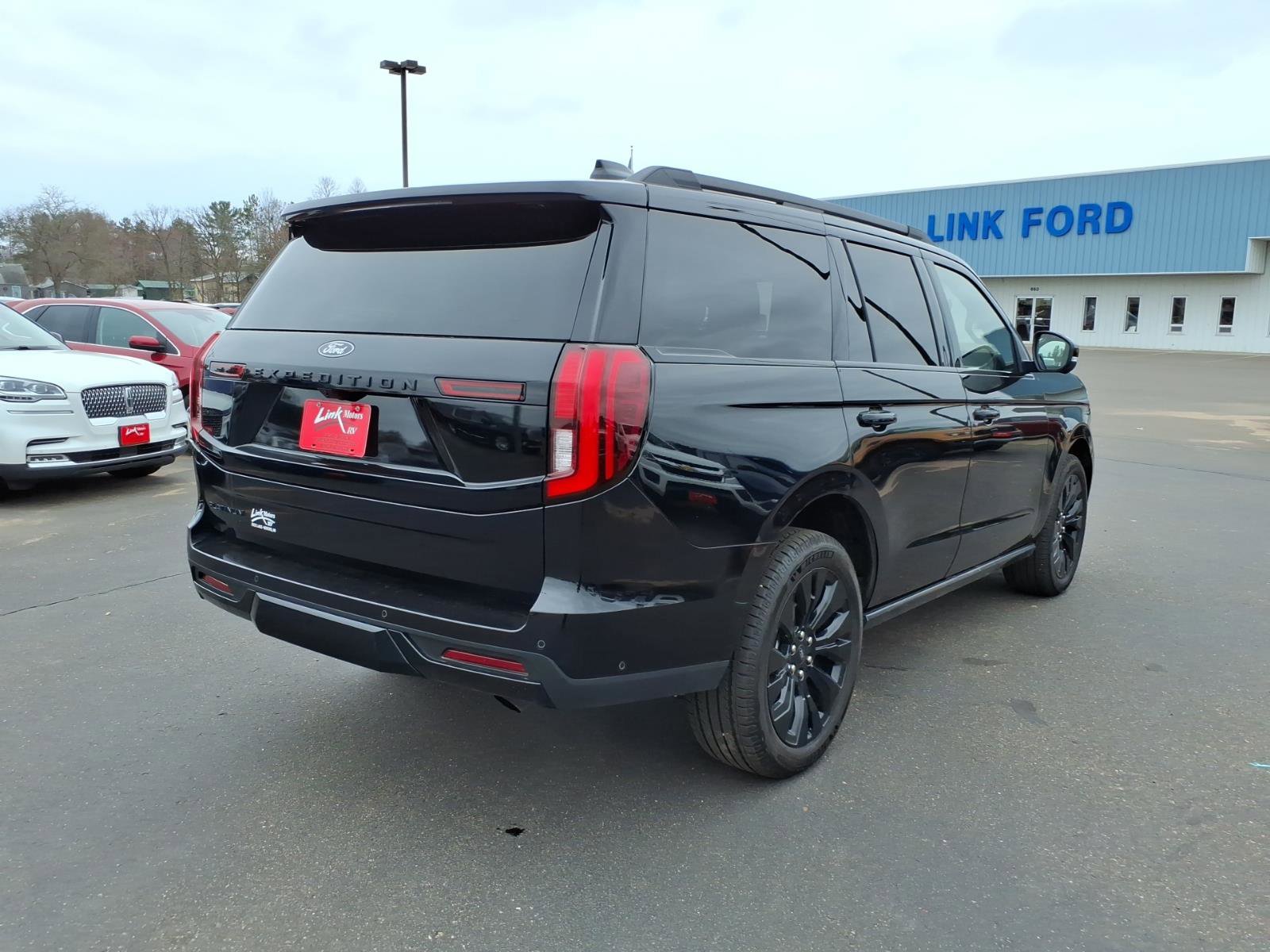 Used 2025 Ford Expedition Platinum w/ Stealth Appearance Package AWD/4WD image 6