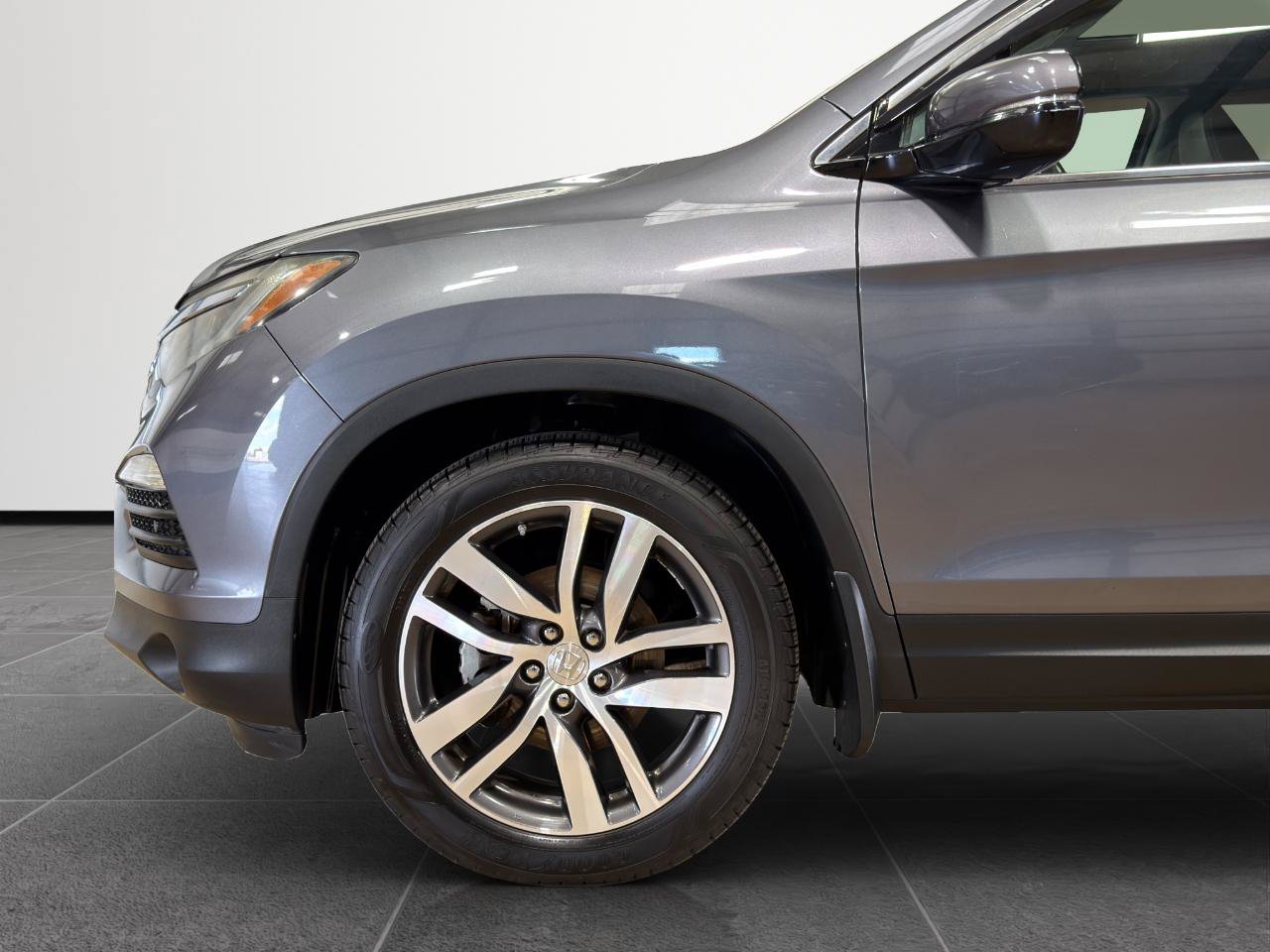 Used 2016 Honda Pilot Touring image 3