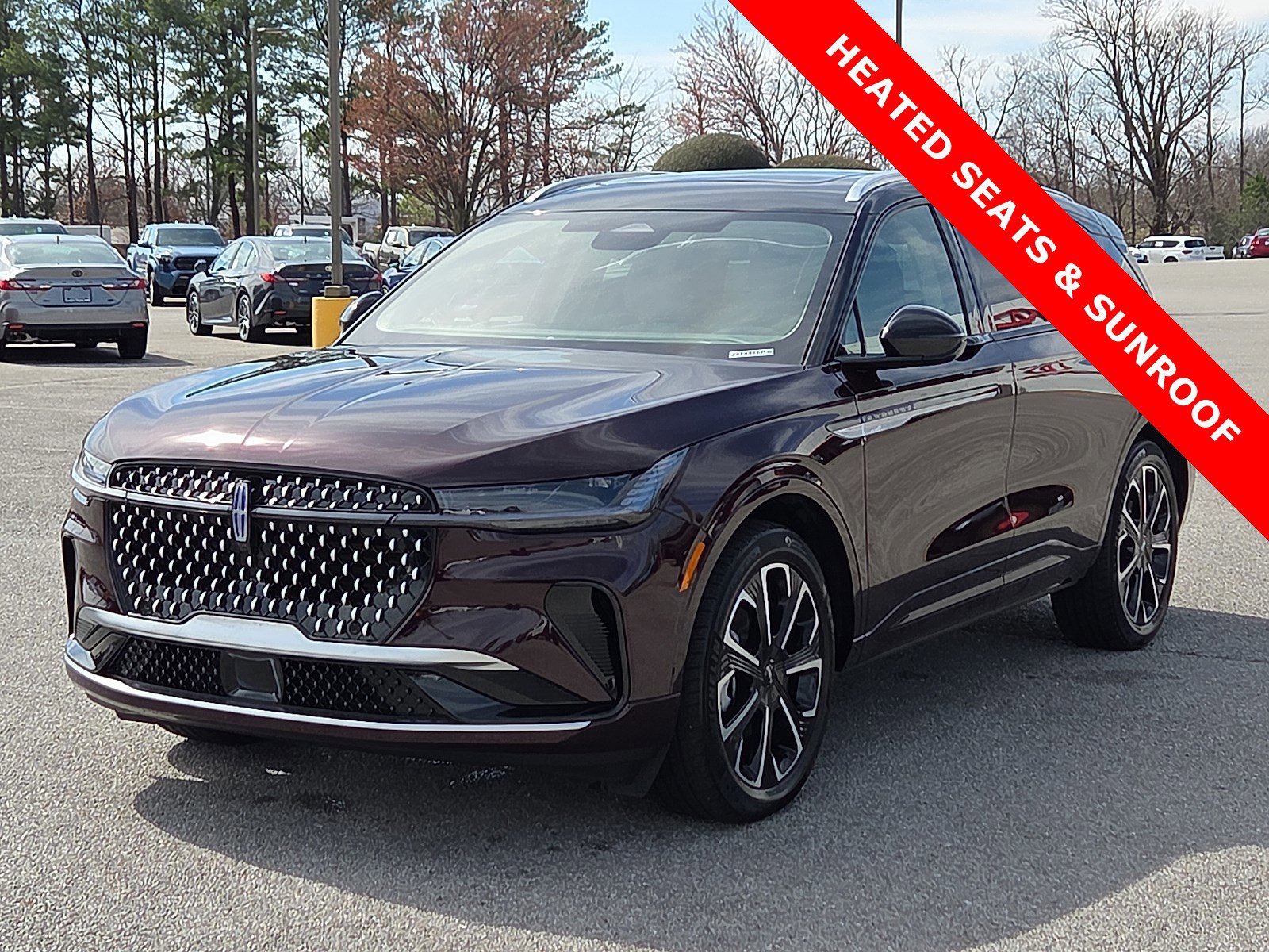 Used 2025 Lincoln Nautilus Reserve image 2