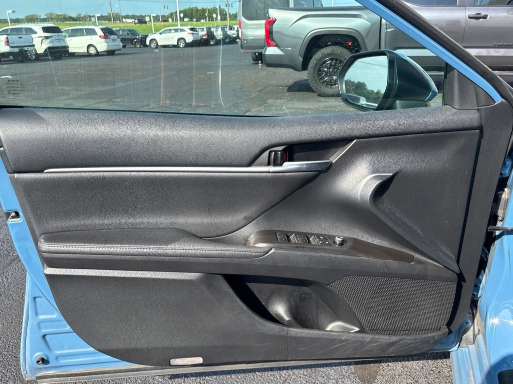 Used 2023 Toyota Camry XSE FWD image 6