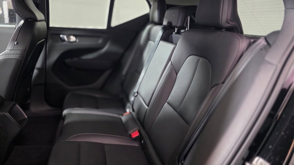 Used 2021 Volvo XC40 T5 Momentum w/ Climate Package image 26