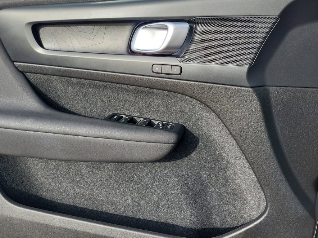 Used 2023 Volvo C40 Recharge Core image 10