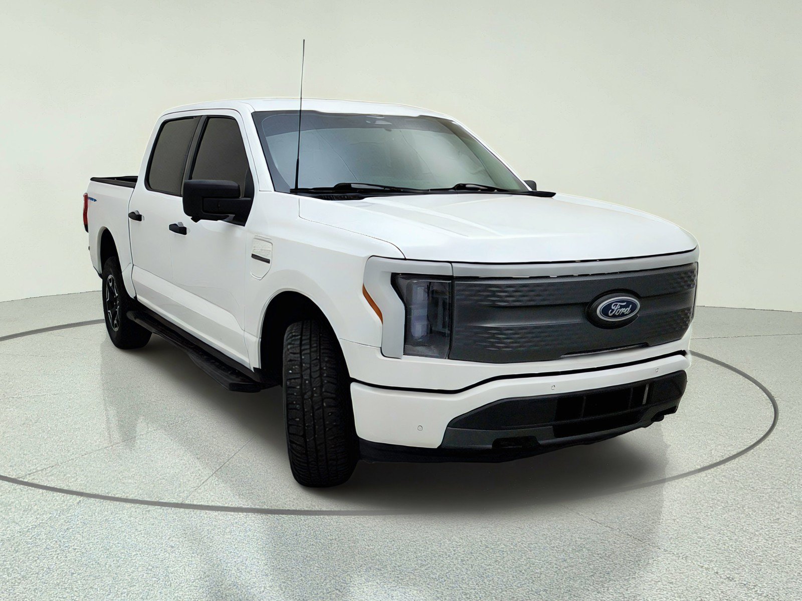 Used 2023 Ford F150 Lightning XLT AWD/4WD image 4