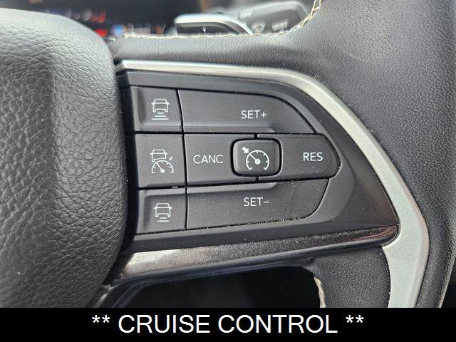 Used 2023 Jeep Grand Cherokee Laredo AWD/4WD image 31