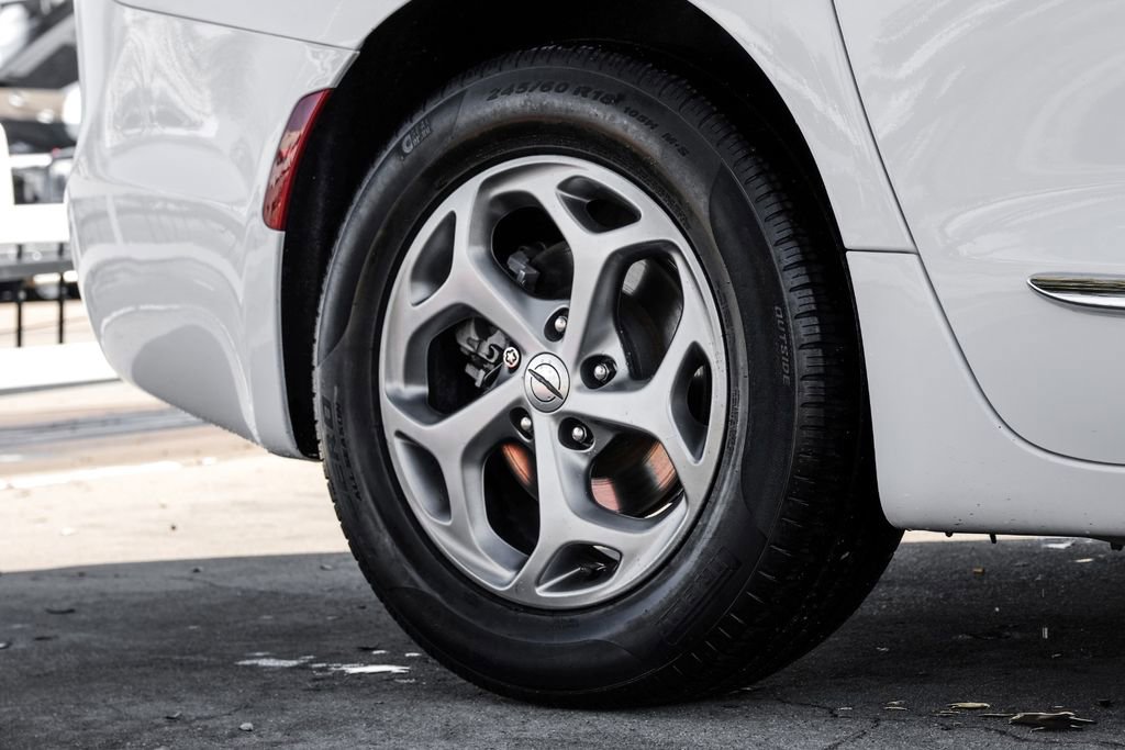 Used 2023 Chrysler Pacifica Limited image 57