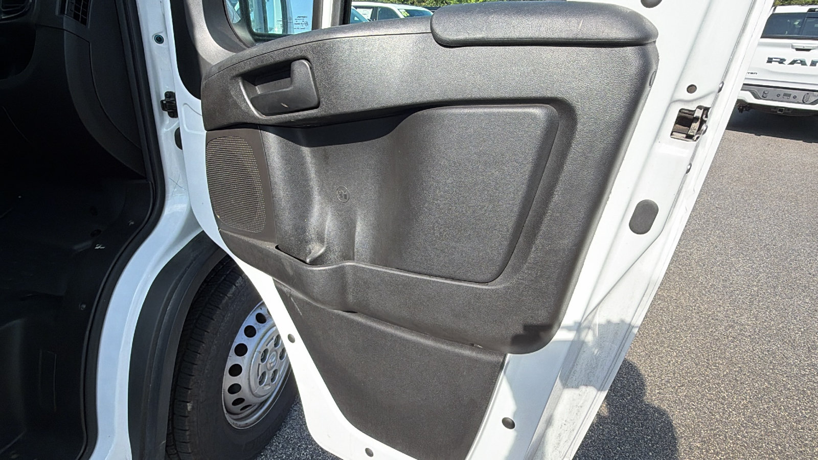 Used 2024 RAM ProMaster 2500 w/ Convenience Group FWD image 19