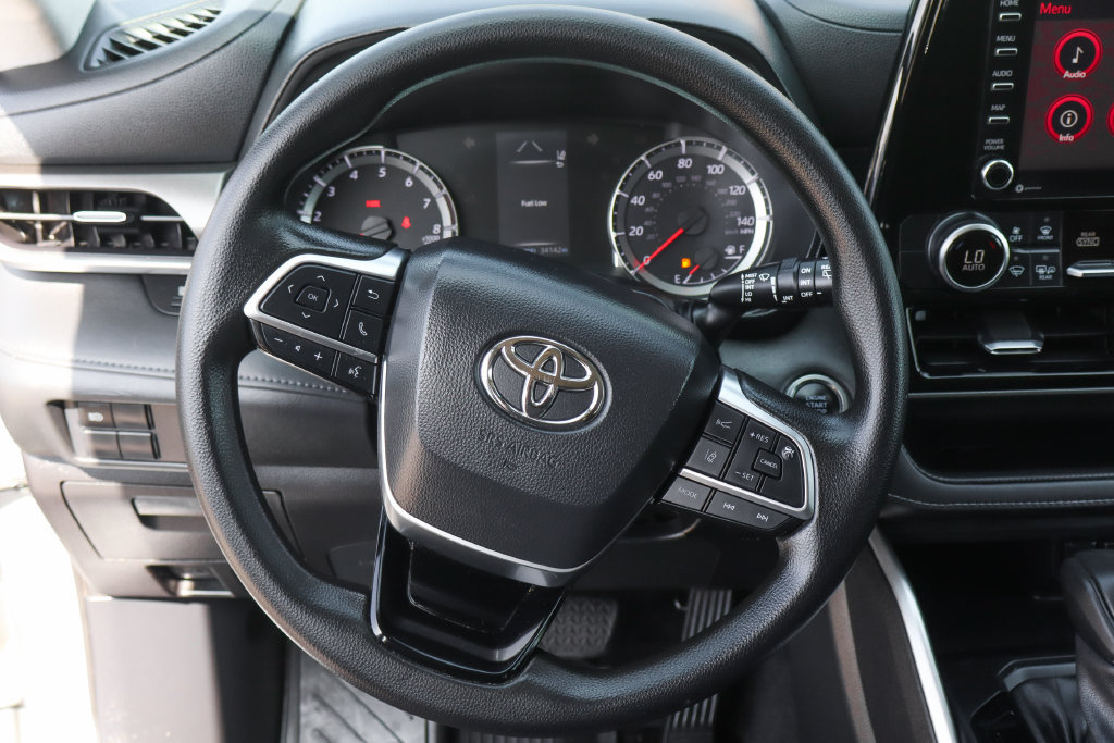 Used 2021 Toyota Highlander L FWD image 24