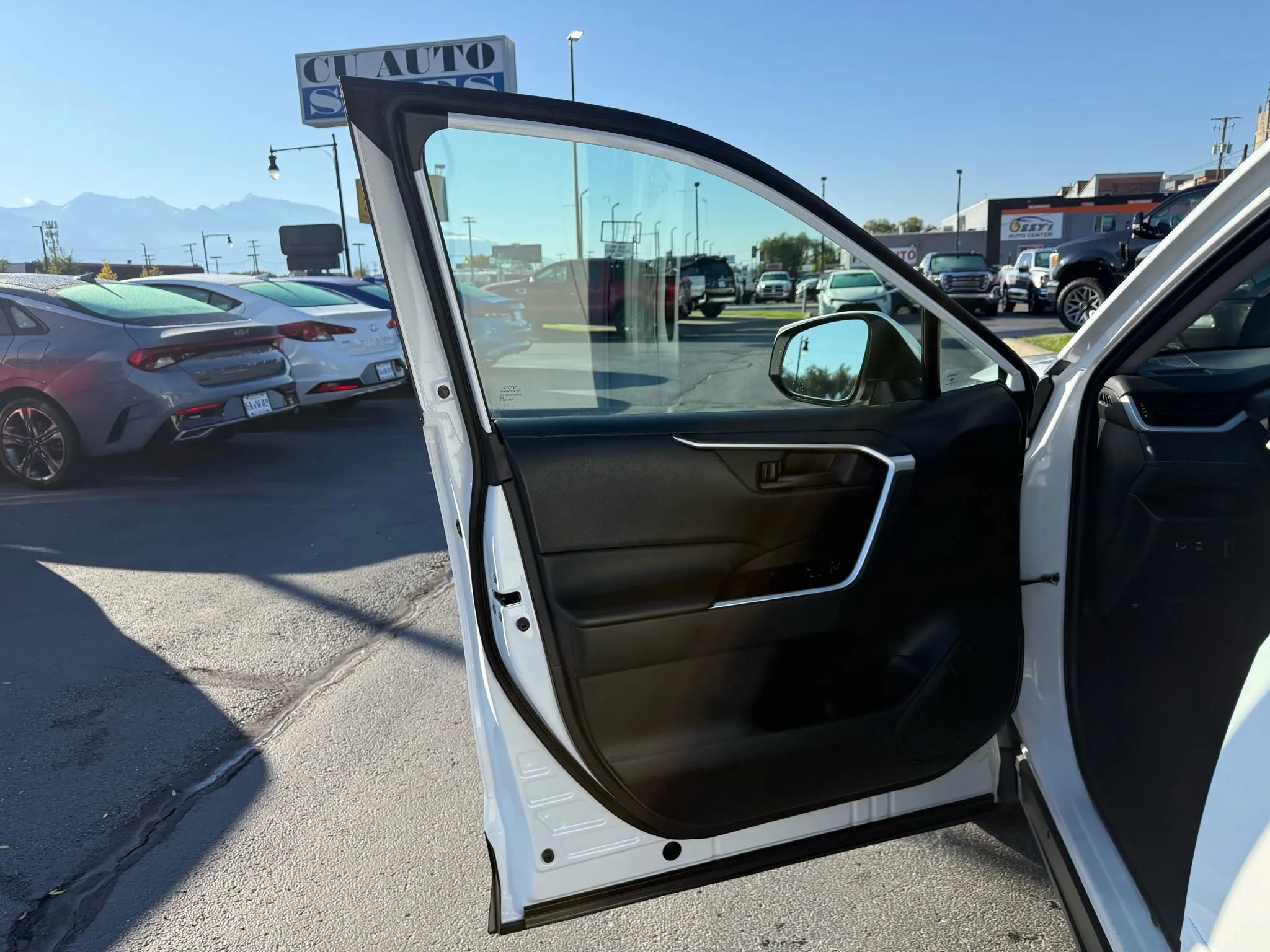 Used 2024 Toyota RAV4 LE image 22