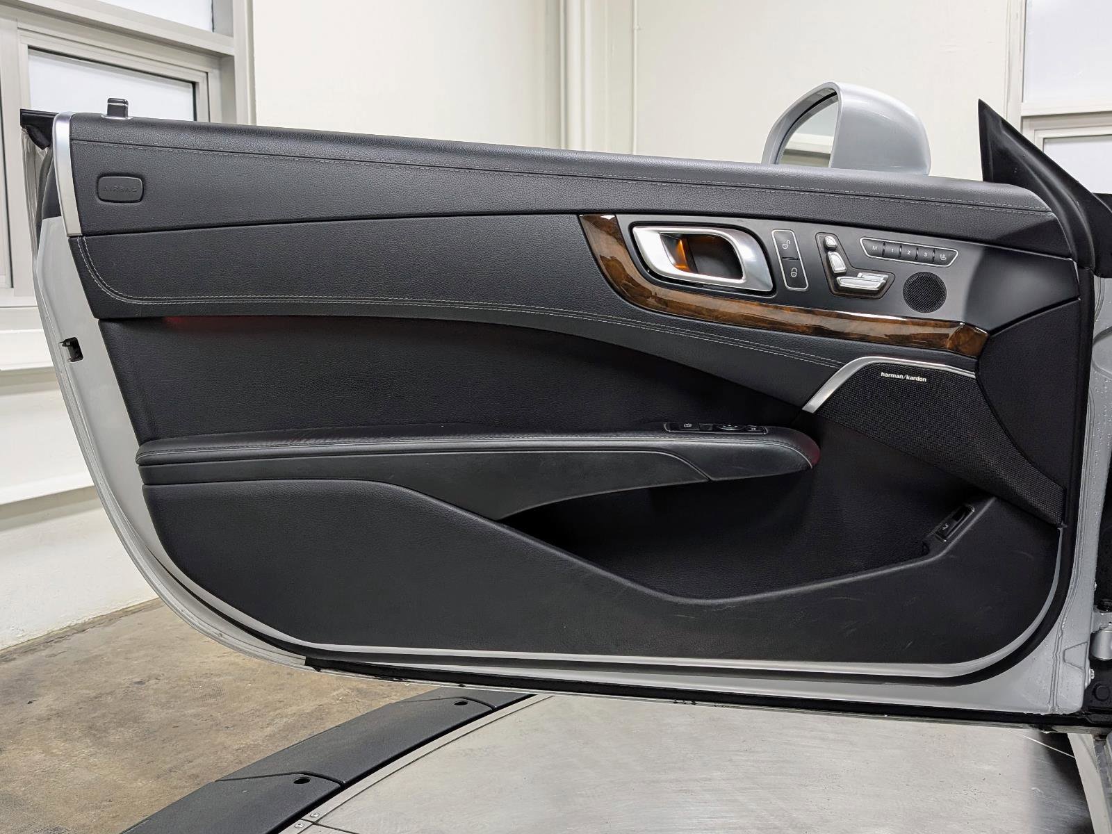Used 2013 Mercedes-Benz SL 550 w/ Premium Pkg image 20