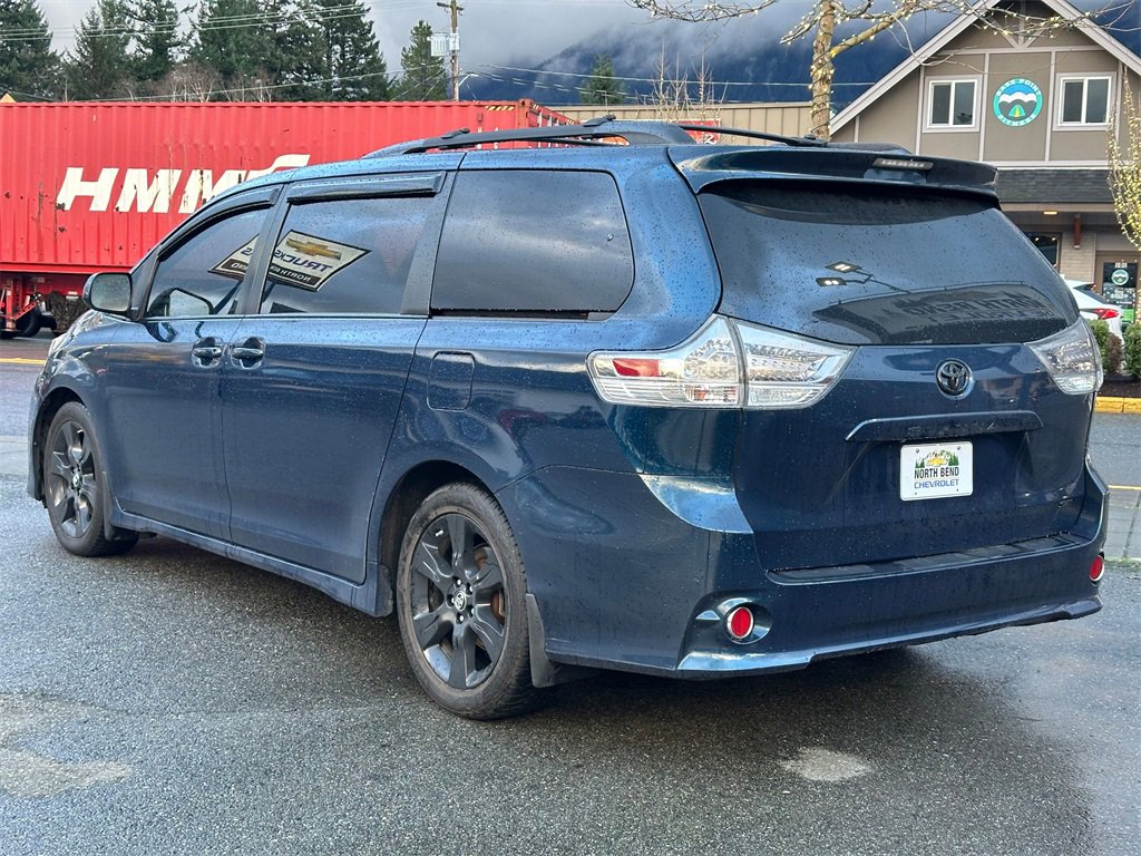 Used 2011 Toyota Sienna SE image 8