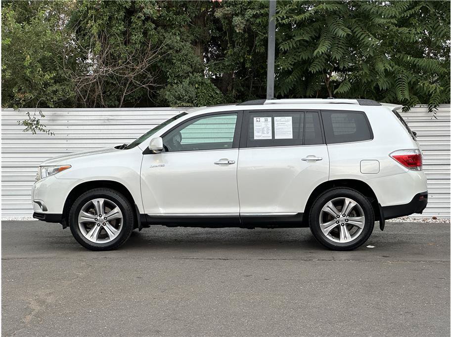 Used 2011 Toyota Highlander Limited w/ Tow Pkg AWD/4WD image 13