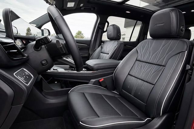 Used 2025 Buick Enclave Avenir w/ Super Cruise Package image 13