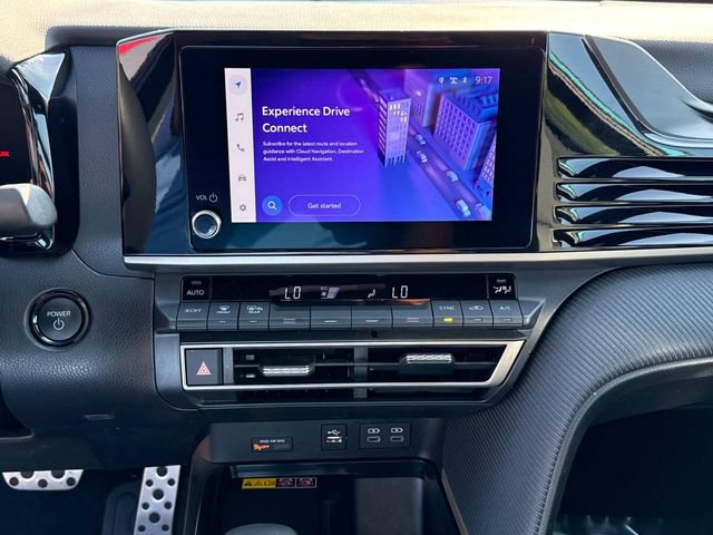 Used 2025 Toyota Camry SE w/ Convenience Package FWD image 31