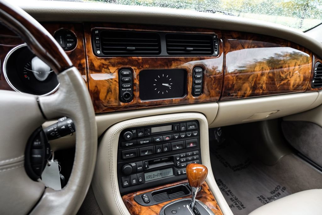 Used 2006 Jaguar XK8 Convertible RWD image 31
