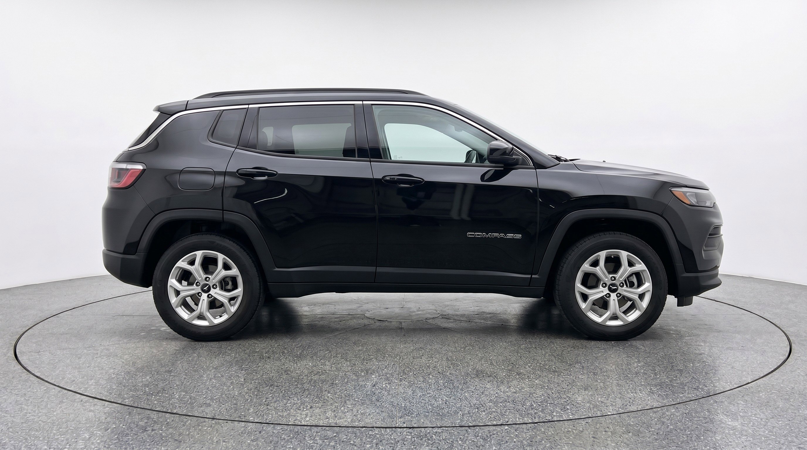 Used 2025 Jeep Compass Latitude AWD/4WD image 11