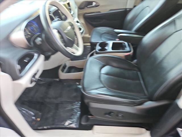 Used 2018 Chrysler Pacifica Limited FWD image 24