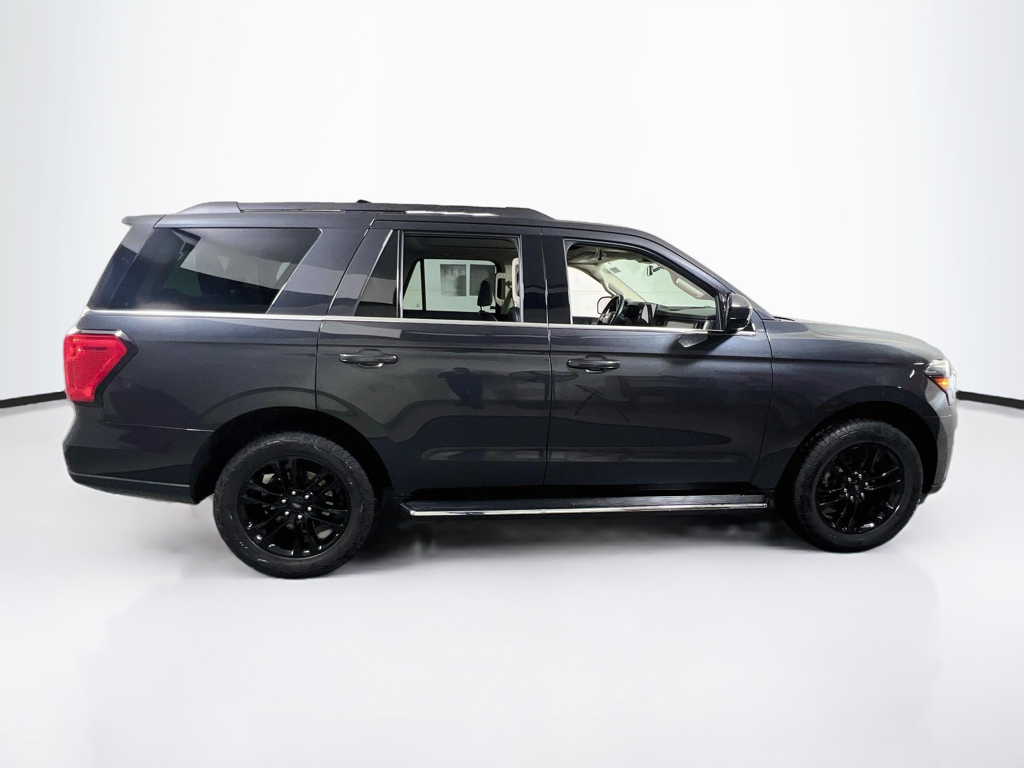 Used 2022 Ford Expedition XLT AWD/4WD image 4