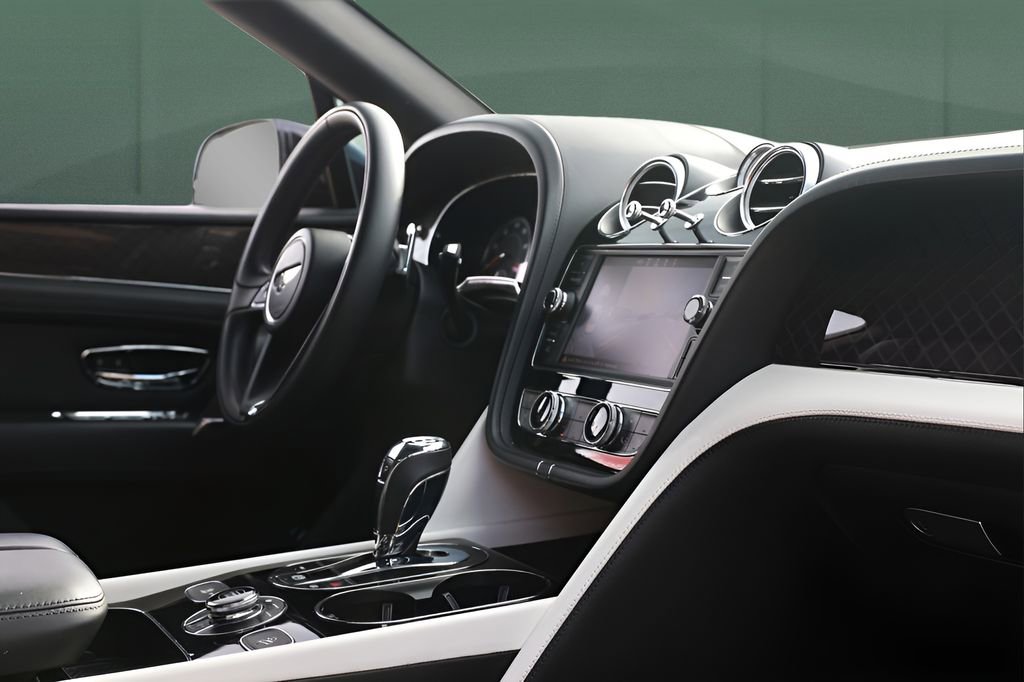 Used 2020 Bentley Bentayga Design Series image 17