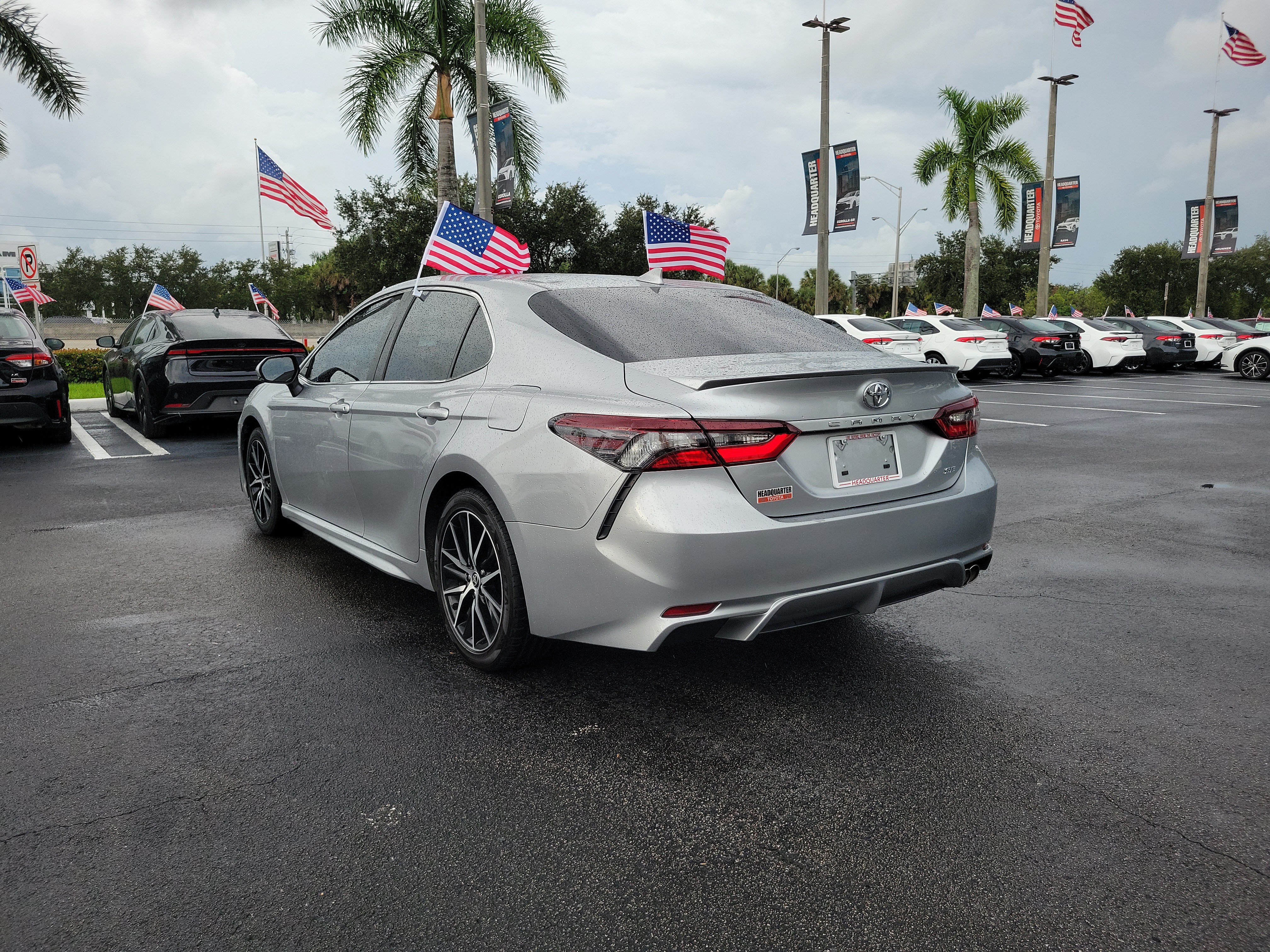 Used 2022 Toyota Camry SE FWD image 9