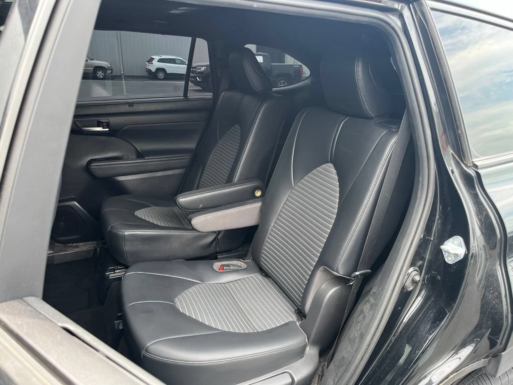 Used 2021 Toyota Highlander XSE AWD/4WD image 21