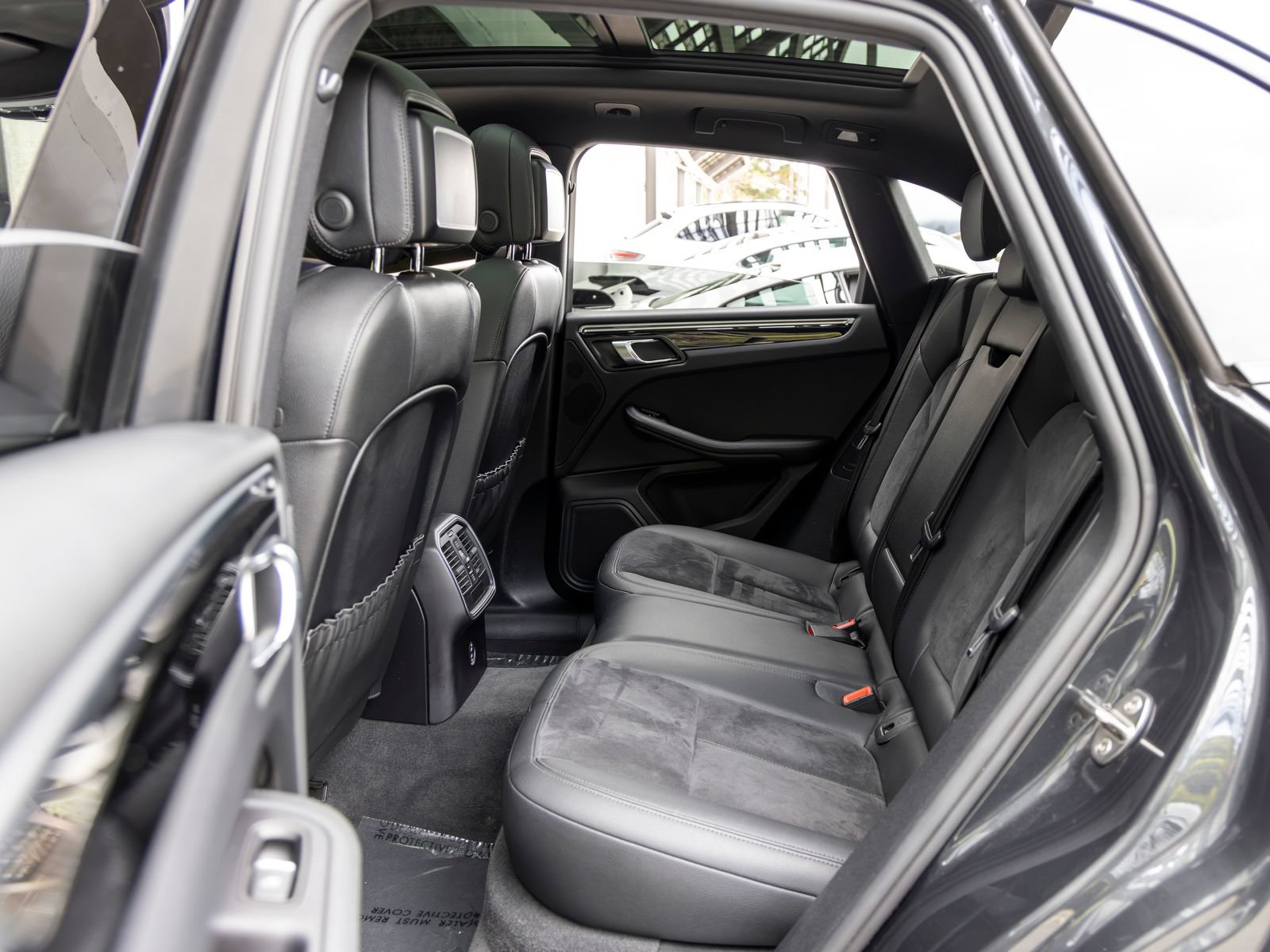 Certified 2021 Porsche Macan S AWD/4WD image 49