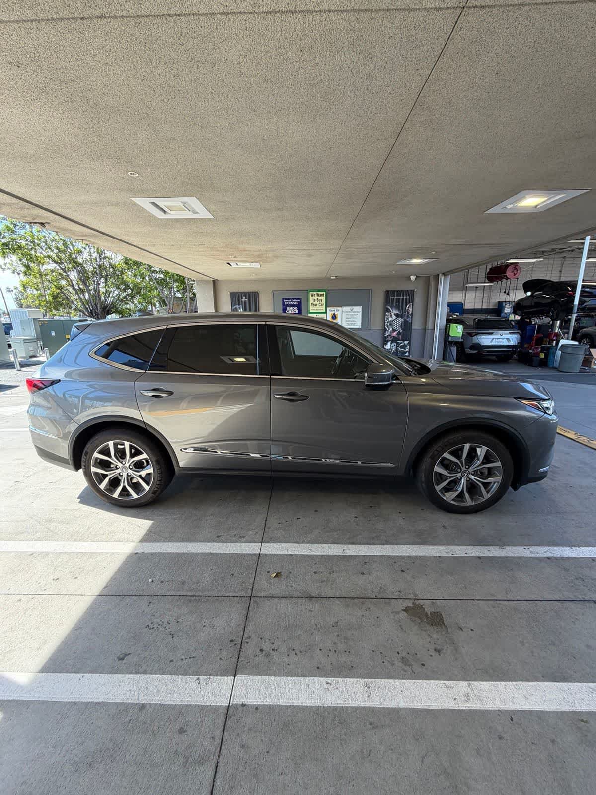 Used 2023 Acura MDX w/ Technology Package AWD/4WD image 4