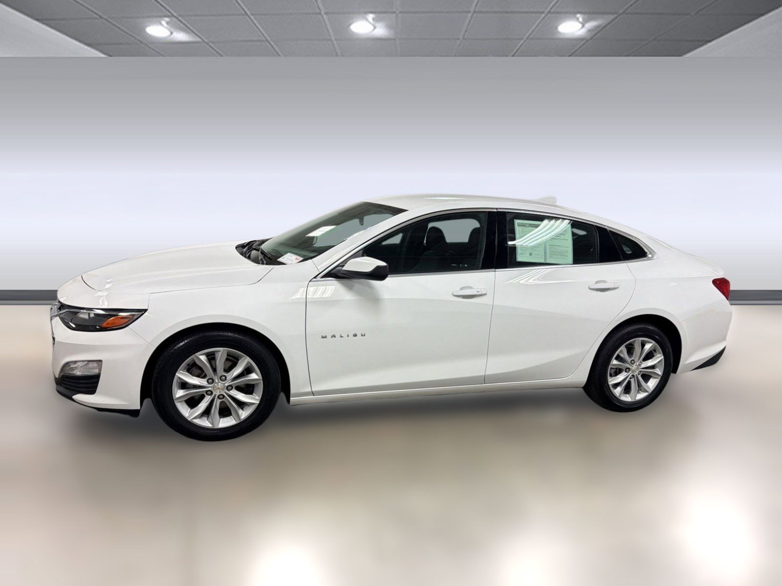 Used 2025 Chevrolet Malibu LT FWD image 2