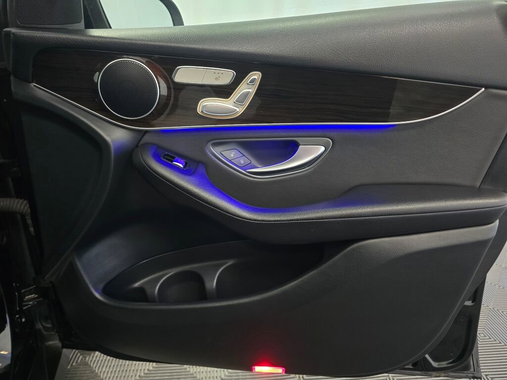 Used 2022 Mercedes-Benz GLC 300 GLC 300 image 25