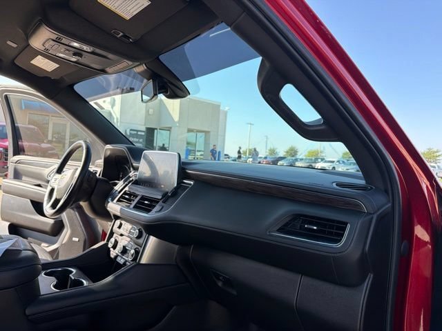 Used 2021 Chevrolet Suburban LT RWD image 18