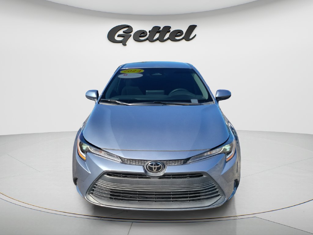 Used 2024 Toyota Corolla LE FWD image 2