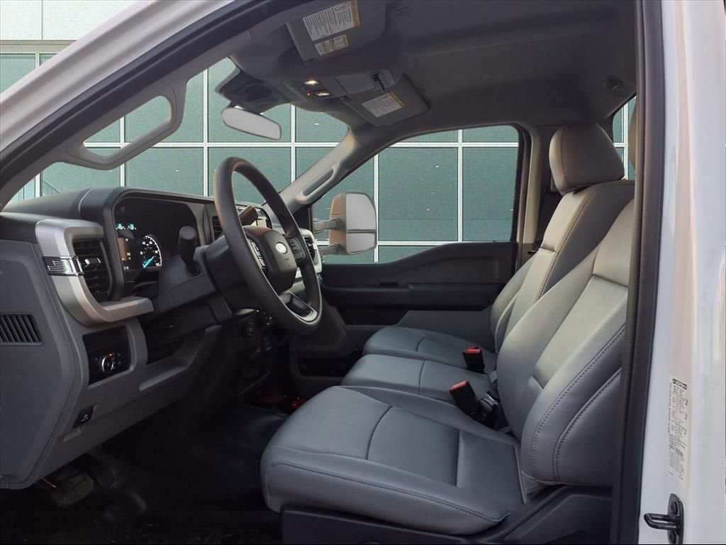 New 2026 Ford F550 2WD Regular Cab Super Duty image 3