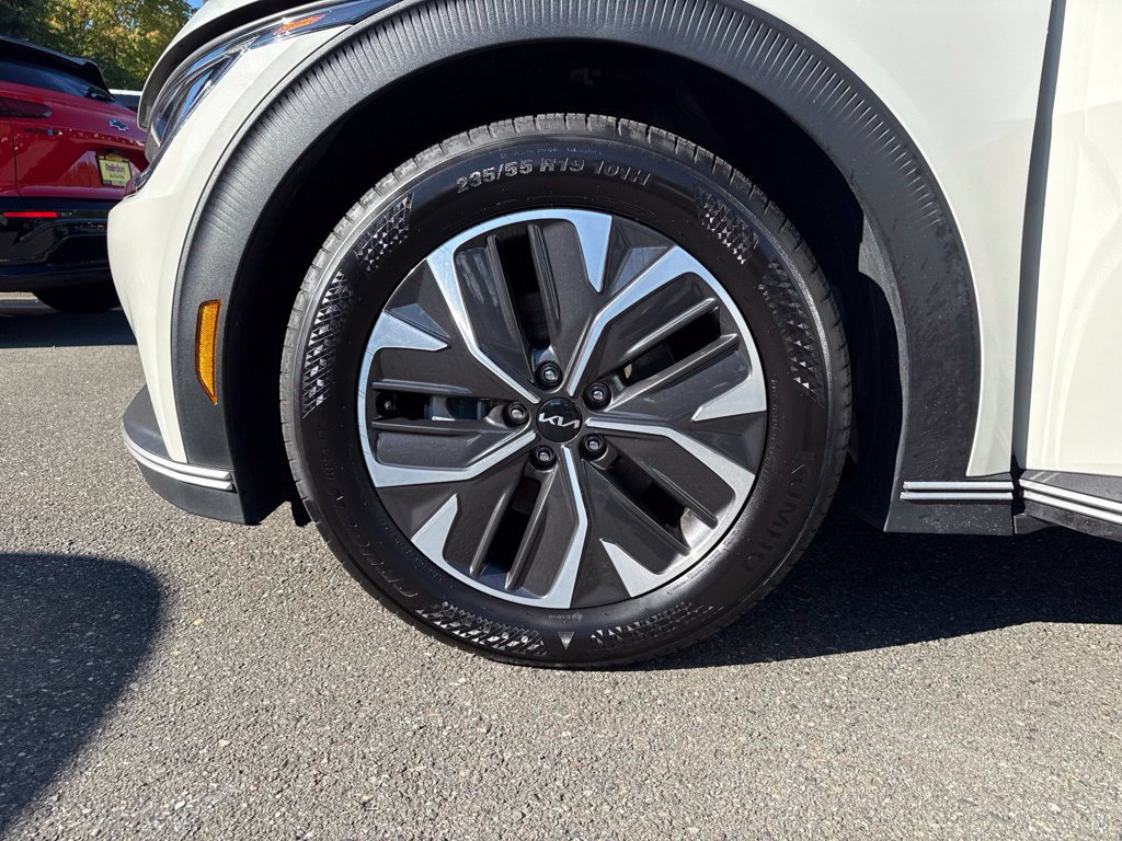 Used 2024 Kia EV6 Light RWD image 28