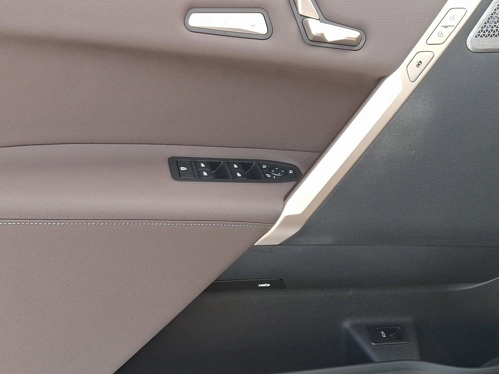 Used 2025 BMW iX xDrive50 w/ Premium Package image 13