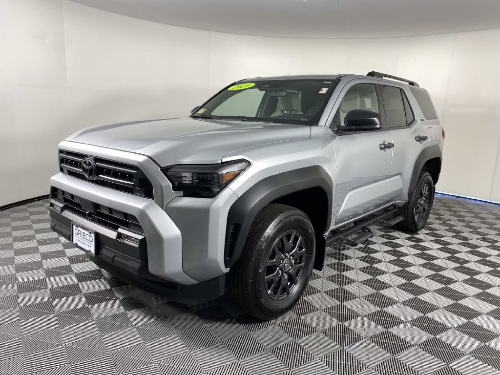 Used 2025 Toyota 4Runner SR5 AWD/4WD image 4