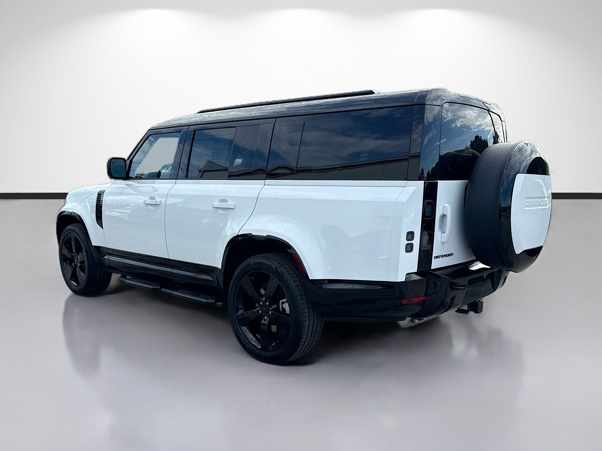 New 2026 Land Rover Defender 130 X-Dynamic SE AWD/4WD image 3