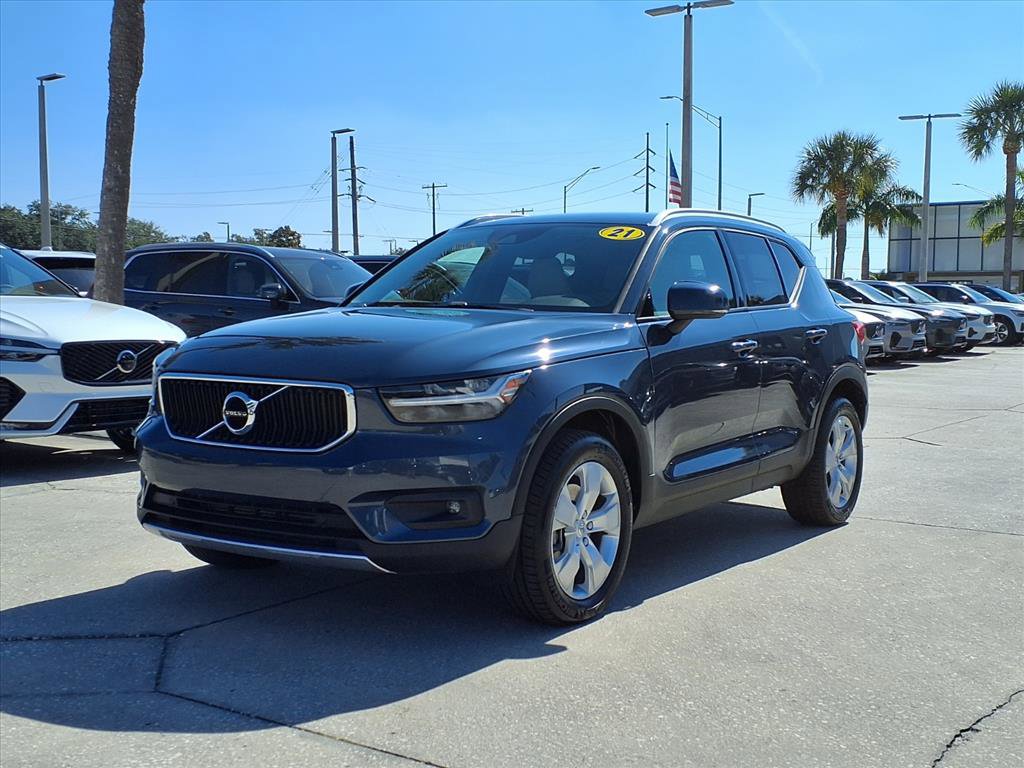 Used 2021 Volvo XC40 T4 Momentum w/ Protection Package Premier image 3
