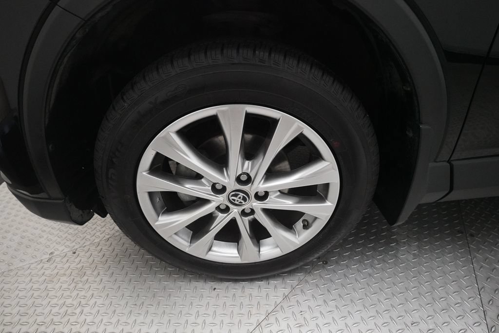 Used 2018 Toyota RAV4 Limited w/ Advanced Technology Package AWD/4WD image 27